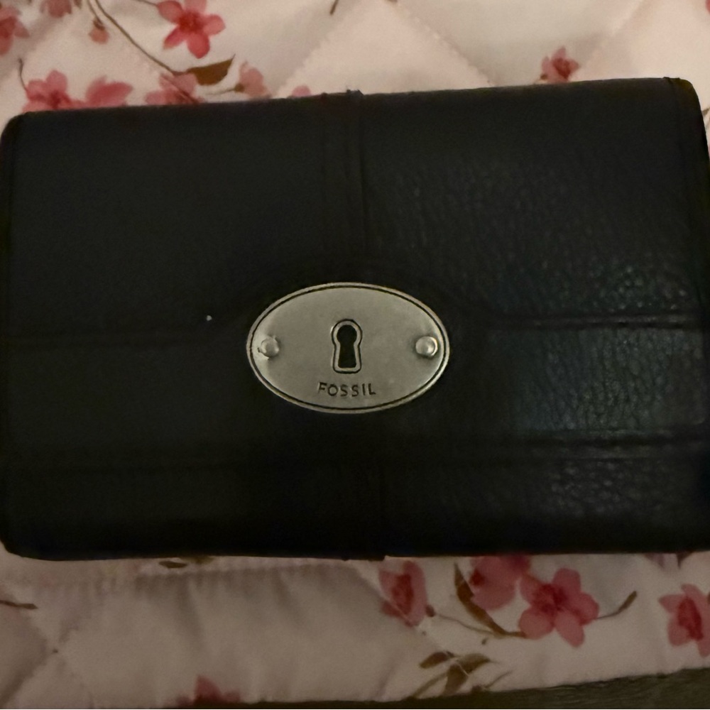 Fossil Black Pebbled Leather Tri-Fold Wallet